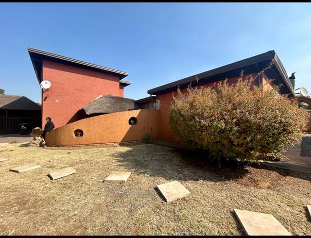 4 BEDROOM HOUSE FOR SALE IN VANDERBIJLPARK CE 4